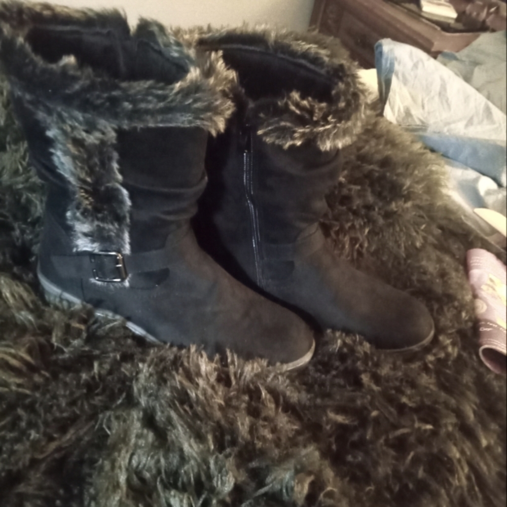 100% cuteness size 8 mid calf flat boots